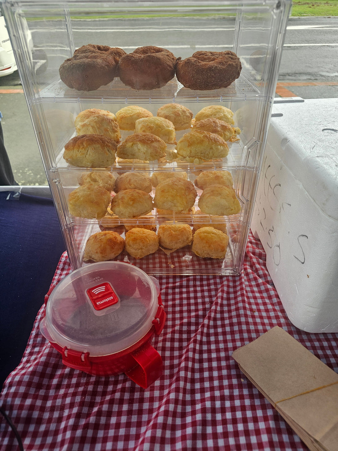 BAKING GOODS SUPPORTING ART