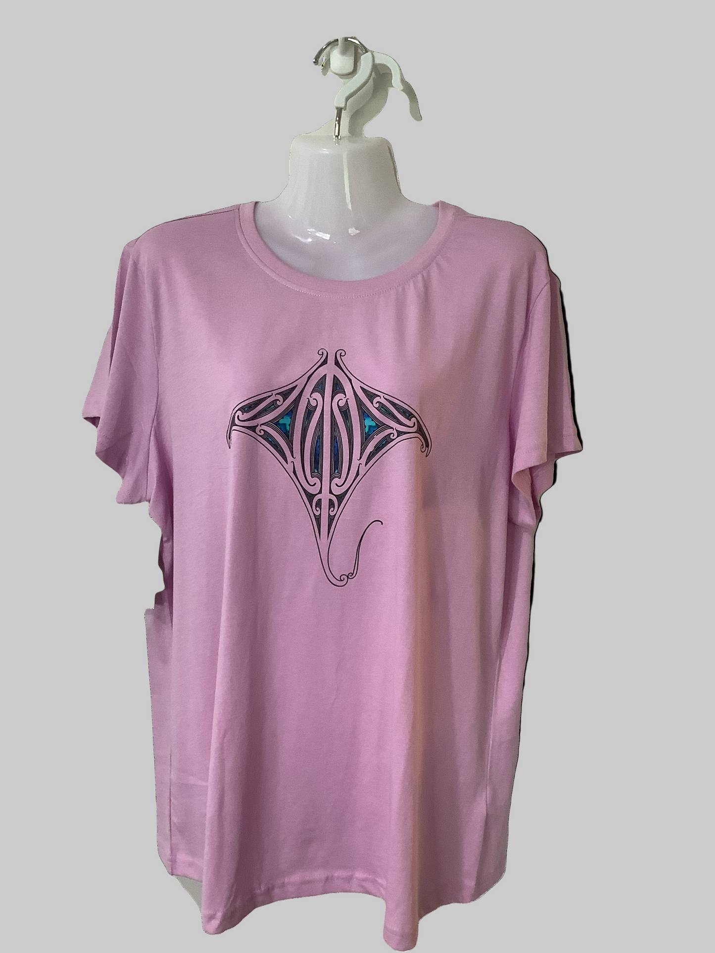 Sting ray Māori design cotton tee shirt