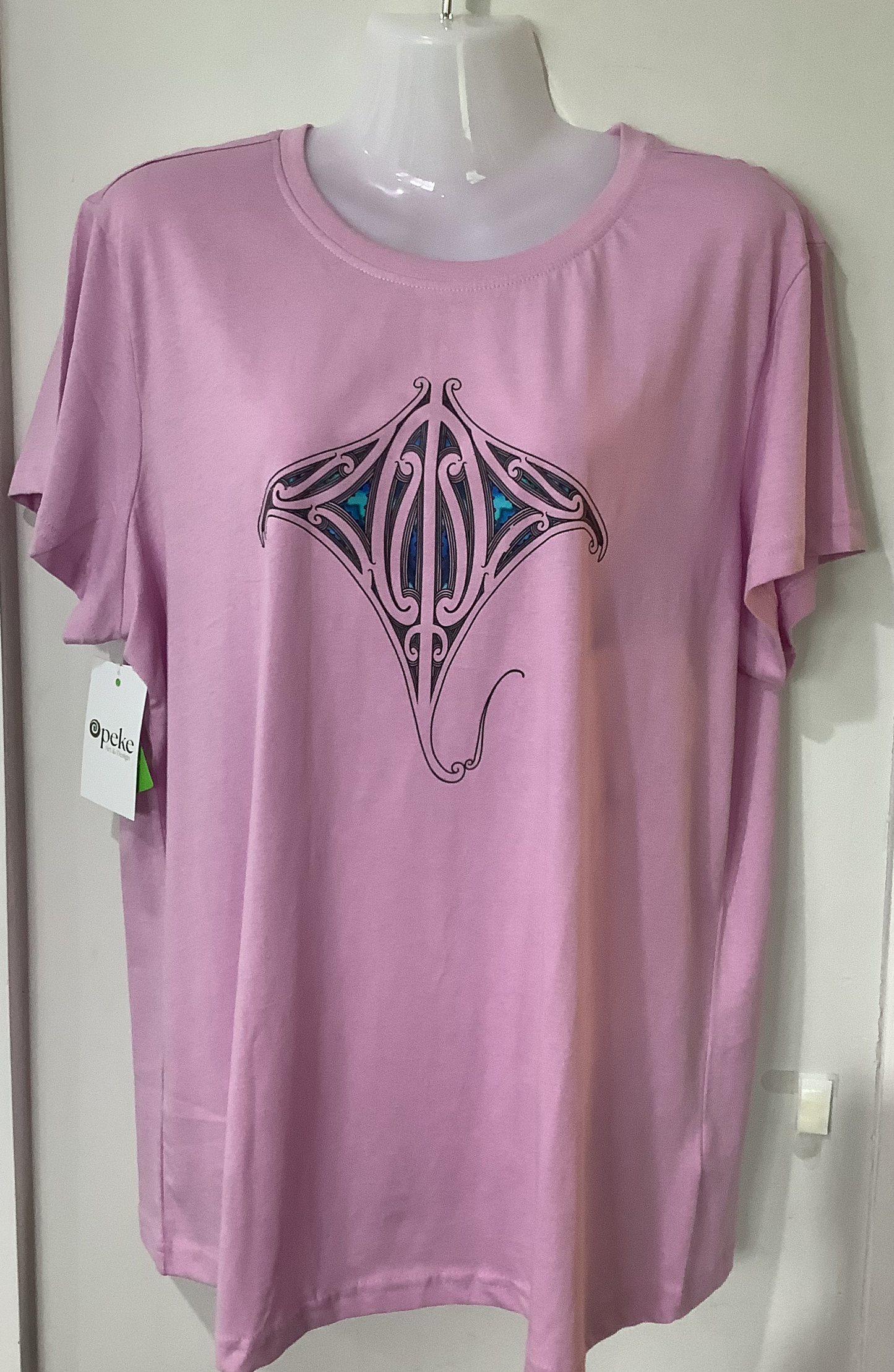 Sting ray Māori design cotton tee shirt